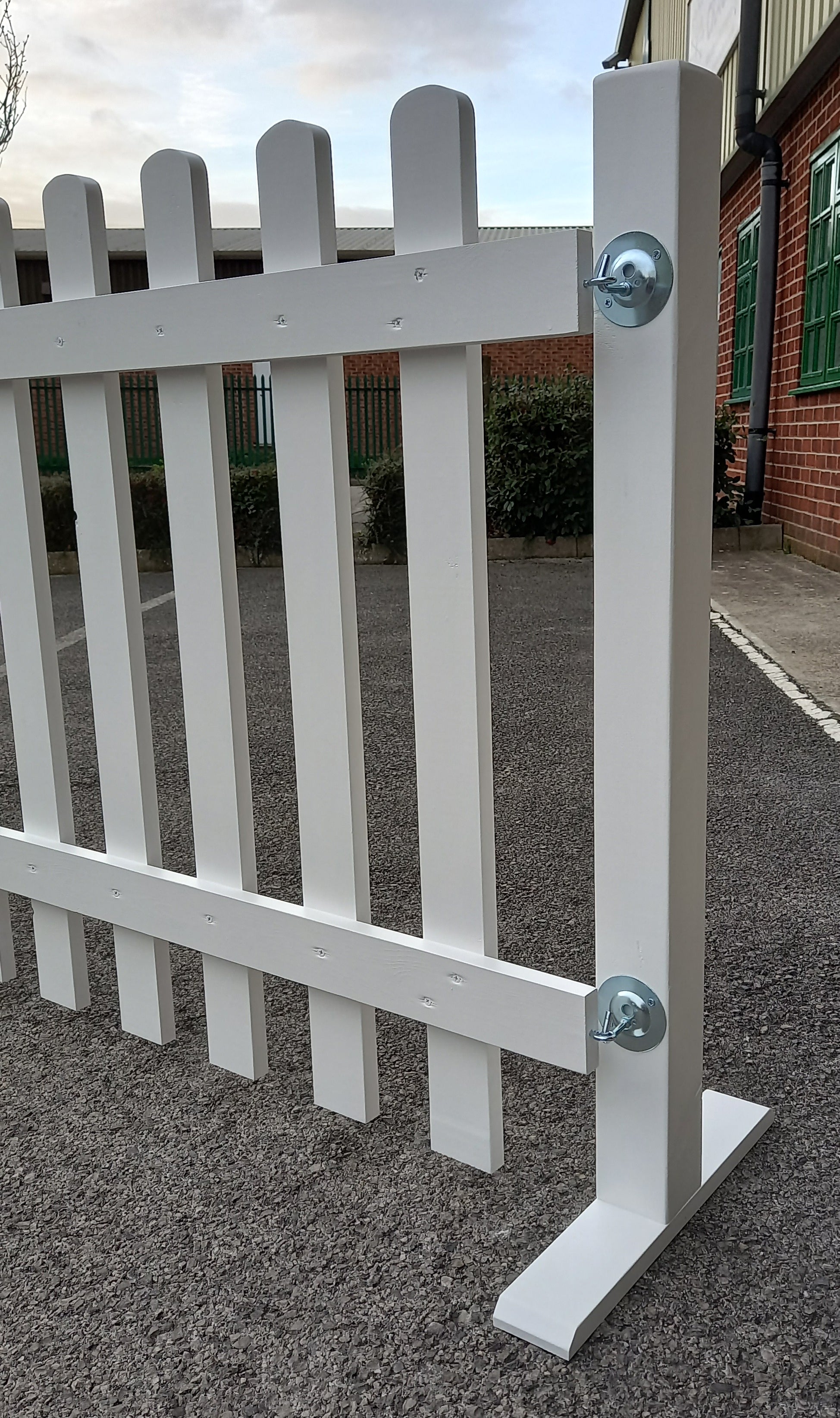 Free standing fence with gate sale